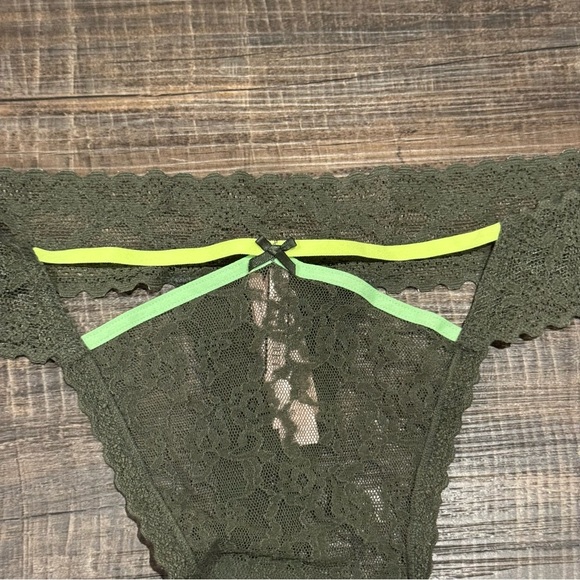Victoria's Secret Lace Green thong/string elastic waist panty New Size Large - Picture 2 of 10